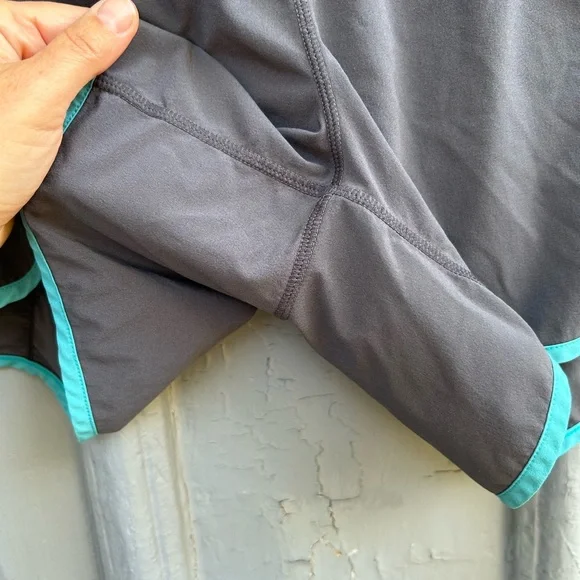 Lululemon Groovy Run Short, size 8 - Picture 7 of 13